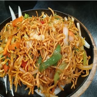 Noodle Stir-Fry With Chicken(Half Tray)